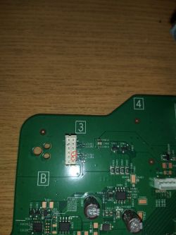X-Box One - gdzie idą piny napięcia 3,3V na płycie głównej?