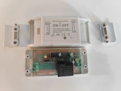 Dismantled Wi-Fi smart switch with a maximum load of 10A.