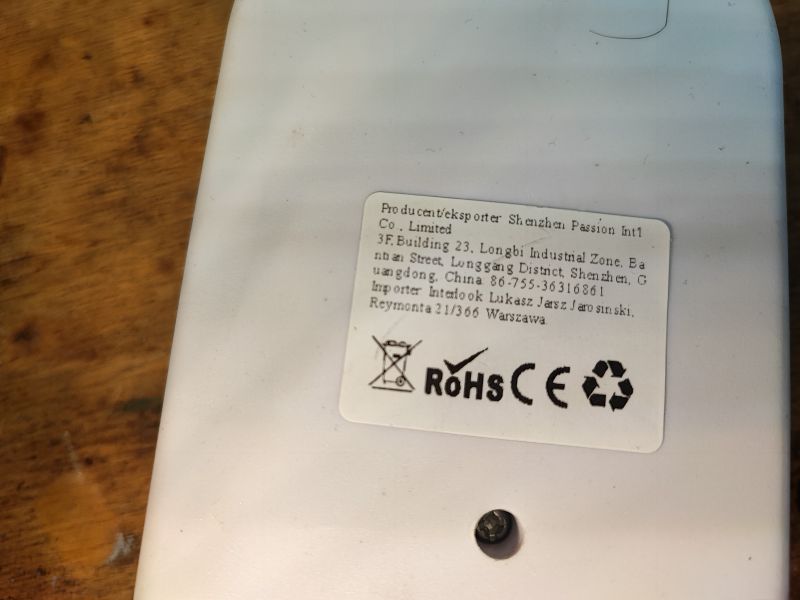 Manufacturer Label of Power Strip Manufacturer label on Interlook BA-3505-WHITE power strip.