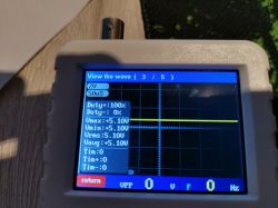 Ładowanie telefonu, wpływ odchyłek napięcia na żywotność baterii Ładowanie telefonu, wpływ odchyłek napięcia na żywotność baterii