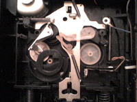 Jak zamontować sprężyny w mechanizmie magnetofonu MK 433?
