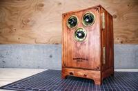 Sejf z zamkiem szyfrowym zbudowanym na komparatorach