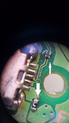 PS4 - Jakie funkcje mają dwa elementy w JDs-040?