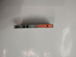 Nowa złączka WAGO TOPJOB S z dźwignią montowana na szynie rozdzielnicy.