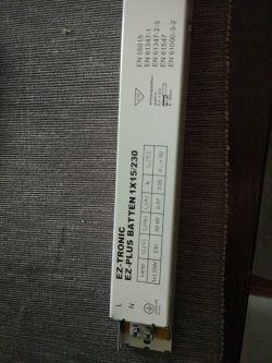 Jak podłączyć statecznik 1x15W z 3 żyłami do lampy UV 15W?