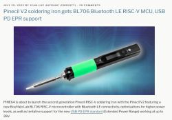 Zrzut ekranu artykułu o lutownicy Pinecil V2 z dużym zdjęciem urządzenia na tle układu PCB