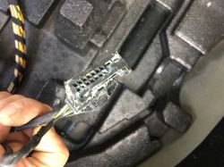 BMW E61 525 2004: Brakujące elementy w bagażniku, kompatybilność kompresora z X5