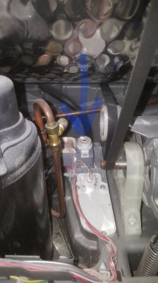 Siemens IQ700 WT46W561 - miga symbol pojemnika z wodą oraz przycisk start