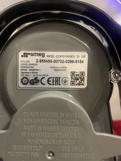 Etykieta z danymi młynka do kawy Smeg model CGF01WHEU.