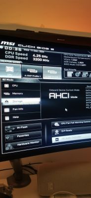 Zrzut ekranu BIOS-u płyty głównej MSI Click BIOS 5.