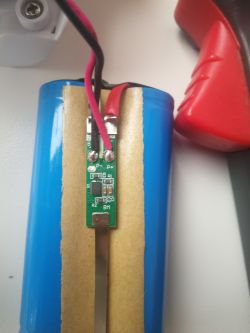 Halogen solarny LIVARNO LIDL: brak ładowania akumulatora, płytki z czujnikiem ruchu