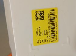 Naklejka z kodem kreskowym i numerami seryjnymi na obudowie sterownika zmywarki