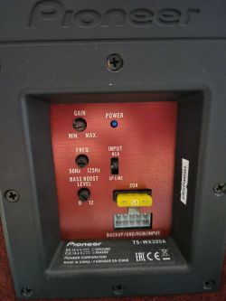 Panel kontrolny subwoofera aktywnego Pioneer TS-WX300A z bezpiecznikiem 20A