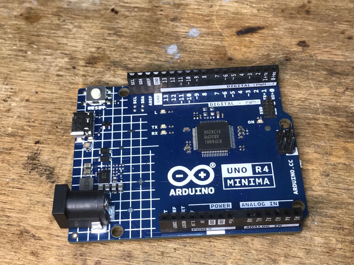 Co oferuje nowe Arduino Uno R4 Minima i WiFi? Instalacja IDE, wgrywanie ...