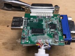 Wnętrze trzech różnych przejściówek Mini Display Port na VGA Wnętrze trzech różnych przejściówek Mini Display Port na VGA
