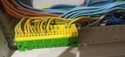 Brak przewodu ochronnego w gniazdkach, pomiar 3 Ω – czy instalacja jest bezpieczna?