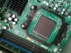 Płyta główna MS-7646 - brak plastikowej części na socket procesora. Płyta główna MS-7646 - brak plastikowej części na socket procesora.