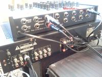 Nagłośnienie mikrofonu/instrumentów za pomocą połączonego mixera ze wzmacniaczem