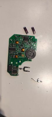 Renault Megane II - Wymiana cewek immobilizera i nóżki baterii w karcie