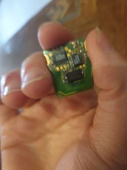 Dlaczego pilot do Seata Leon nie otwiera drzwi? Zamykanie działa bez problemu.