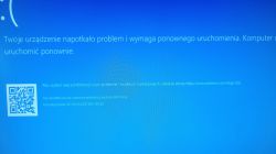 Komunikat błędu Blue Screen na ekranie komputera z kodem IO1 INITIALIZATION FAILED.