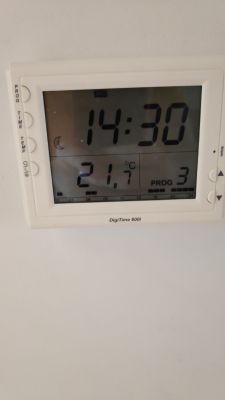 Czy termistor powietrza w Digi Time 600i ma parametry NTC 10k Ohm?
