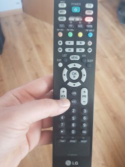 LG 32LC3R - Pilot zablokowany, dioda VCR świeci na czerwono