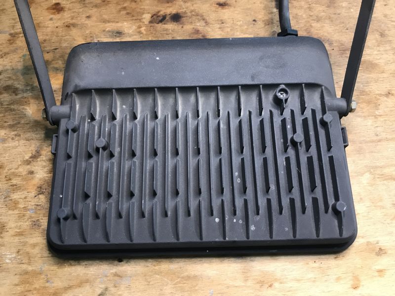 Interior, failure rate and construction of a 50W outdoor LED floodlight with motion sensor