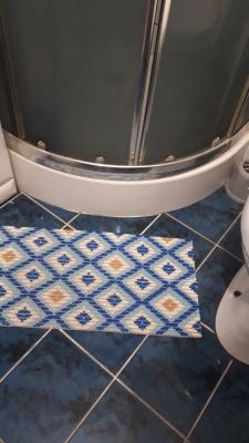 Shower cubicle - the base of the shower cubicle is cracked + cracked b