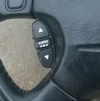 Jak dodać więcej funkcji do pilota audio przy kierownicy w radiu SONY?