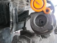 Peugeot 207 2007 - Co to za element na prowadnicy hamulca tylnego?