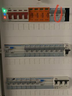 Po montażu taśmy LED zadziałał wyłącznik nadprądowy B10