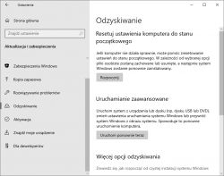 Okno ustawień systemu Windows z opcjami odzyskiwania.