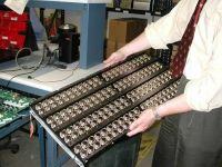 Ponad 144 tranzystory z chłodzeniem wodnym.