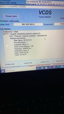 Wyświetlacz diagnostyczny z kodem błędu czujnika poziomu paliwa.