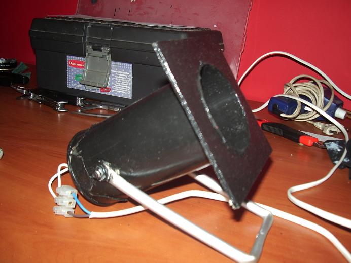 Mini PAR domowym sposobem z żarówką halogen. w oprawie GU-10 Mini PAR domowym sposobem z żarówką halogen. w oprawie GU-10