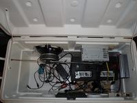 Radio stereo w lodówce turystycznej