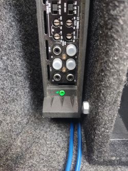 Pioneer DMH-G220BT - Nie daje sygnału na wzmacniacz do tuby.