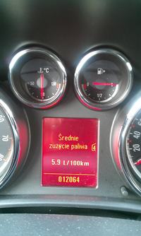 Opel Astra J 2011 - Jak dodać komputer pokładowy do wyświetlacza?