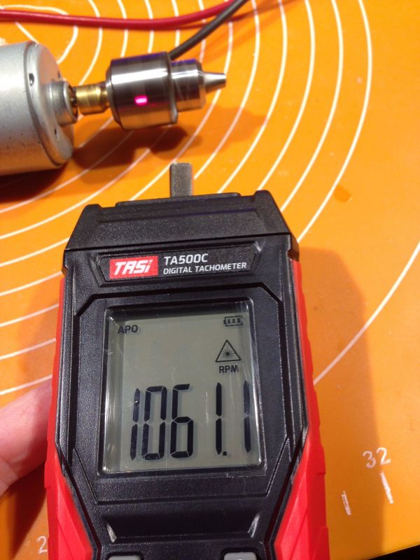 Tachometr TA 500C - pomiar prędkości obrotowej części ruchomych. Opis możliwości i obsługi.