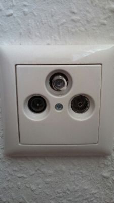 Czy mogę podłączyć tv pod takie gniazdko w Niemczech? Samsung UE40H6650SLXXH