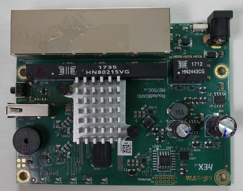 Zaglądamy do wnętrza Mikrotik RB750GR3 Zaglądamy do wnętrza Mikrotik RB750GR3