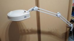 Warsztatowa lampa z lup± - prezentacja Warsztatowa lampa z lup± - prezentacja