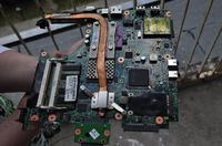 HP 6730S Nie włącza się, uszkodzenie na płycie.