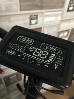 Ruptor R3 V3 - Wyświetlacz nie działa po zalaniu, błąd ERR10, co robić?