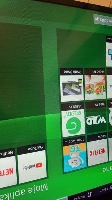 Sony Bravia 60W605B cienkie poziome paski na ciemnym obrazie