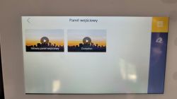Ekran panelu z dwoma widocznymi ikonami: „Główny panel wejściowy” i „Domofon”.