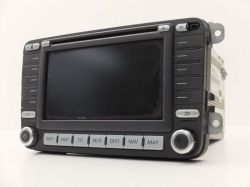 Brak basu w dolnych głośnikach Passat B6 - jakie mogą być przyczyny?