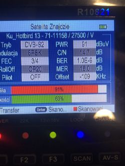 Ekran miernika sygnału satelitarnego pokazujący parametry dla satelity Hotbird 13