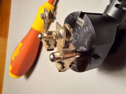 Poszukuję dobrej jakości i wytrzymałego mechanicznie gniazda